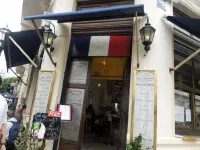 Il faut croire qu'on trouve de tout à Buenos-Aires, même du canard confit dans un restaurant "français". Les prix pratiqués et la peur d'êtres déçus nous ont empêché d'y manger.