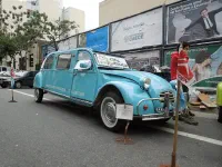 Il nous aura fallu voyager jusqu'à Buenos-Aires pour découvrir la 2cv 6 places !