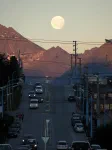 Coucher de lune sur la ville