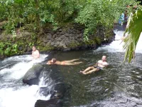 Baignade dans les sources d'eau chaude