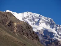 l'Aconcagua, le toit des Amérique culmine à près de 7 000 m.
