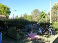 Petit bivouac dans un jardin.
