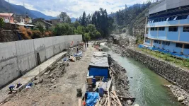 Il y a des travaux sur des kilomètres dans le lit de la rivière pour tenter de la canaliser lors des périodes de crue