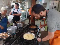 Mission crêpes bretonnes. C'est toujours un challenge d'en faire dans des "poêles" pas du tout adaptées. La productivité en prend en coup.