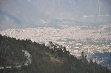 Nous nous éloignons d'Abancay. La ville paraît horizontale d'ici, mais elle ne l'est pas du tout