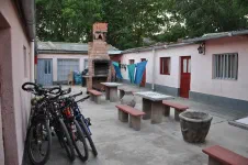 La cour de l'hostal. Le barbecue (la parilla) en est évidement l'élément central