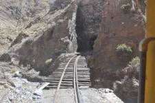 Le pont paraît un peu léger comme ça...