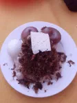 Plat de "charquekan" : viande de lama séchée au soleil et effilochée, servie avec fromage, oeuf dur, choclo (gros maïs blanc), et chuno