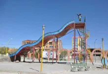 Magnifique espace de jeux pour enfant, sans ombre, sans entretien, pas sans dangers