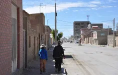 Rue typique d'Uyuni : large, non asphaltée, poussiéreuse, ventée. Bref... un bon aperçu de la ville