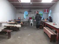A l'abri du vent et du froid dans le restaurant