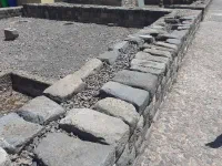 Coupe d'un mur inca. Les pierres ne sont en fait parfaitement jointives que sur l'extérieur (facile...).