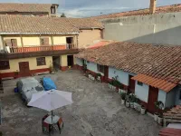 La cour de l'hostal Las Estreillitas