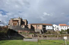 Le couvent est littéralement posé sur le temple inca