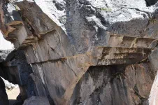 "Et si on faisait des escaliers à l'envers ?!" "Ha oui vas-y trop bonne idée, ça ne sert à rien mais je trouve ça sympa !"