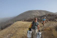 Les ruines sont en contrebas de la route : un peu de portage avant de pouvoir s'installer