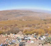 Le volume de déchets le long de la route est assez impressionnant
