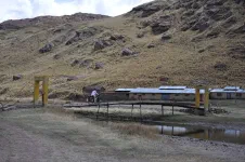 Le petit pont qui mène au "camping"