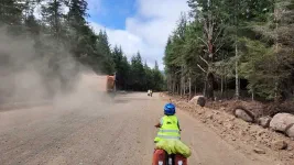 Il a moins plu par ici, donc il y a un tout petit peu de poussière