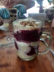 "Açai traditional" = sorbet d'açai + lait concentré + lait en poudre + rondelle de banane + granola