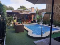 Il devait pleuvoir plus de 20 mm, mais finalement la piscine va servir. Hôtel exceptionnellement luxueux pour l'anniversaire de Nahuel (et pourtant dans le budget, la vie coûte assez peu chère)