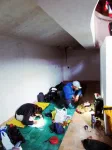 On est bien installé dans le sous-sol de l'observatoire. Le vent rugit dehors.