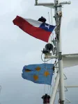 Les drapeaux ont l'air de souffler dans la bonne direction... ouf !